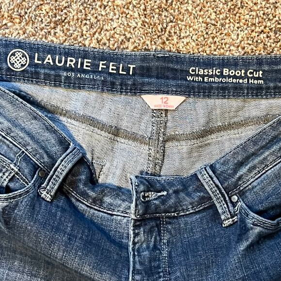 Laurie Felt Classic Boot Cut Embroidered Hem Women's Jeans.  Size 12 - Picture 4 of 8